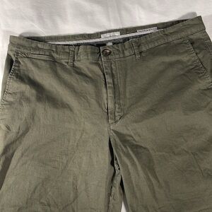 Goodfellow mens hunter green The Everywear flat front 8" chino shorts - size 40